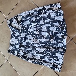Womans Chaps Black White Floral Pleated Skirt Sz 4